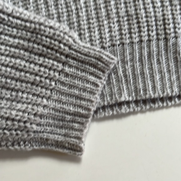 Forever 21 - Cropped Gray Crewneck Sweater - Picture 3 of 8